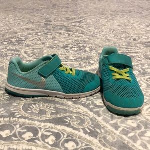 Girls size 12.5 Nike